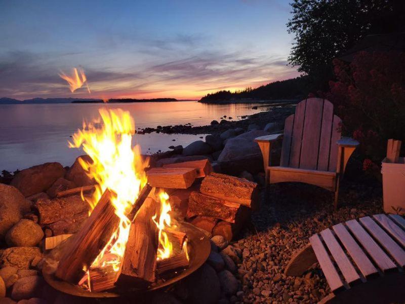Blitz Beach House Oceanside Suite Powell River Esterno foto
