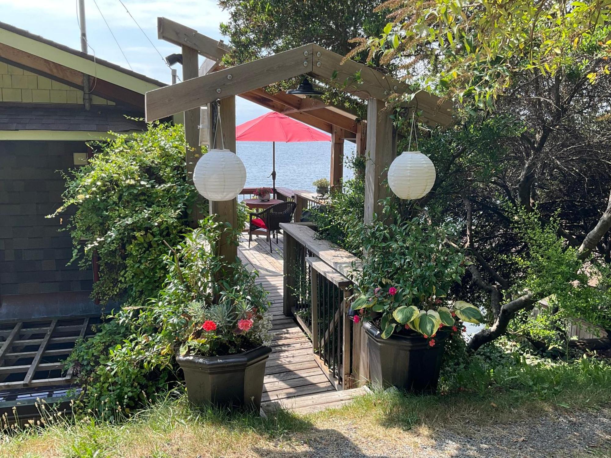 Blitz Beach House Oceanside Suite Powell River Esterno foto